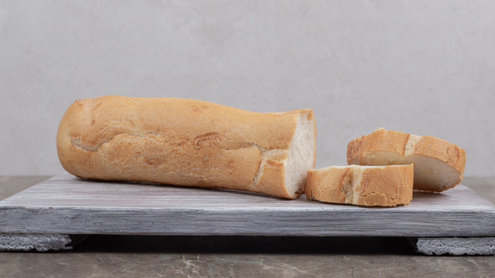 Батон теперь продают по паре ломтиков: Покупатели сделали нехитрые подсчёты и поразились