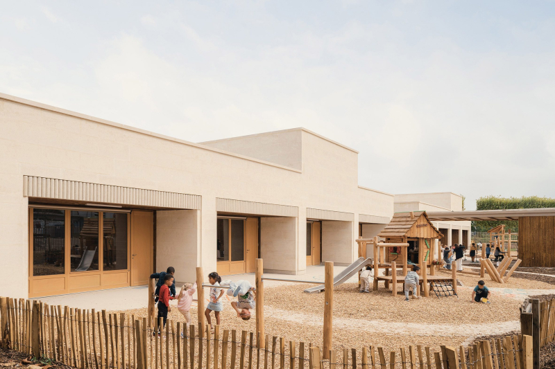 Новая школа в парижском пригороде Трембле-ан-Франс, Франция