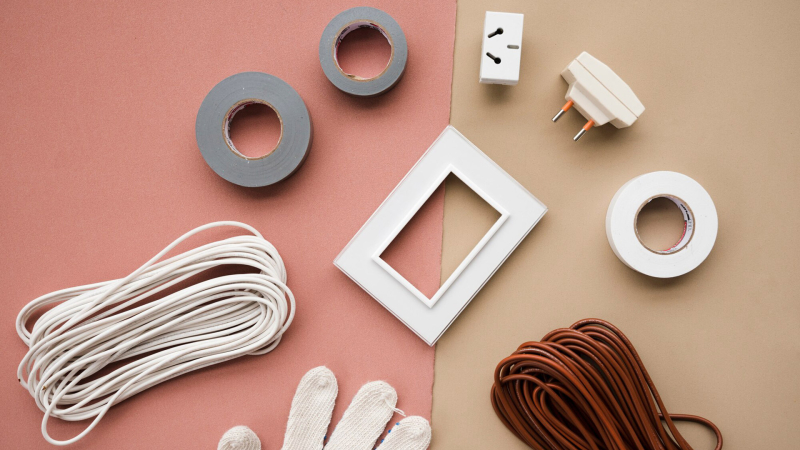 Почему в СССР розетки всегда были под рукой, а теперь — где попало