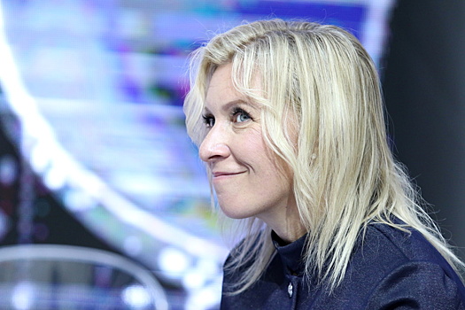 Захарова высмеяла удар супруги Макрона