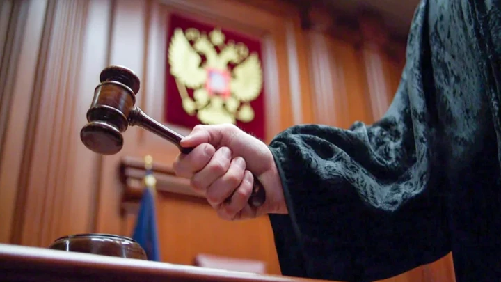 Бабушке внучку отдать нельзя. А в приёмную семью — можно: Успеют ли спасти Нику?