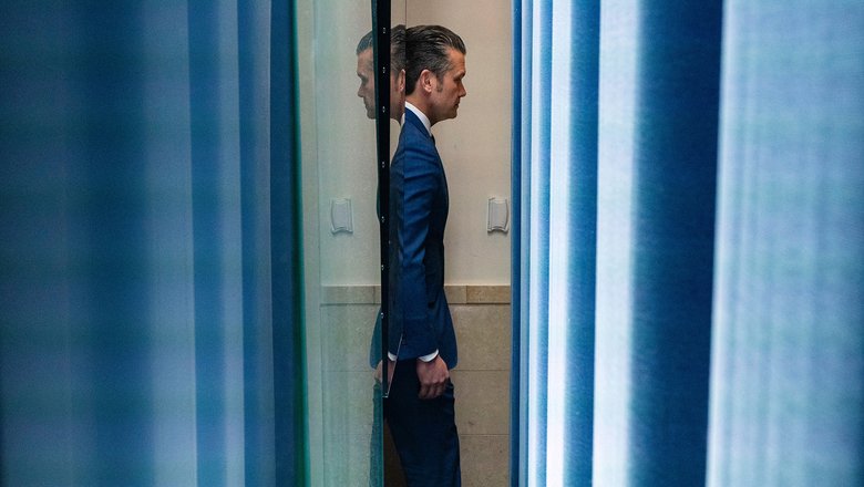 «Демократы будут шантажировать Трампа» — американист об отставке Пита Хегсета