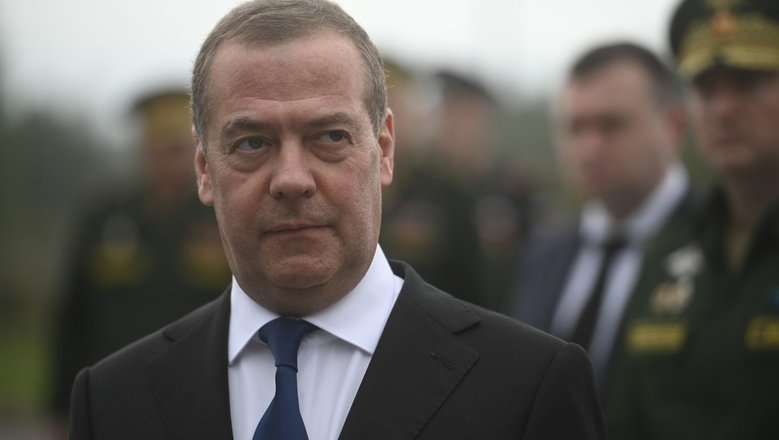 Медведев назвал обозначенные МО европейские предприятия потенциальными целями ВС РФ