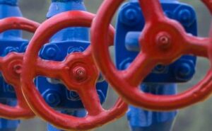 Нет денег — нет газа: «Вертикальный коридор» на Украину постоит пустым