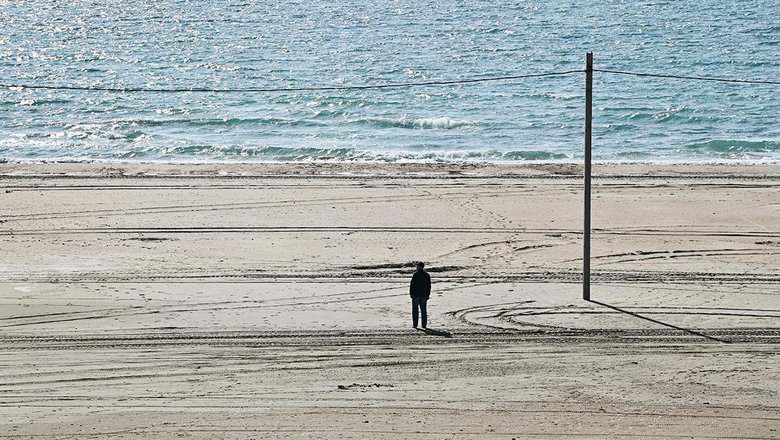 Пятно нефтепродуктов обнаружили в Черном море у берегов Анапы