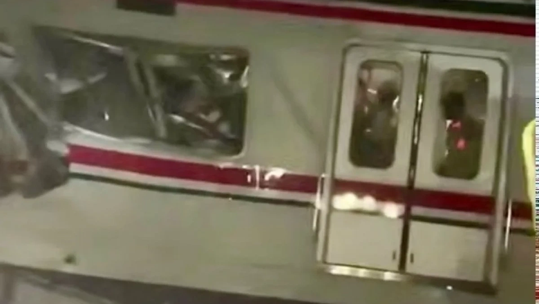 Появились кадры последствий столкновения поездов в Индонезии