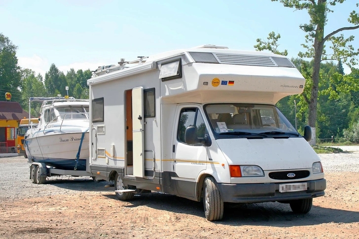 «Уж точно лучше, чем рабство в ипотеке»: россияне обсудили идею круглый год жить в автодоме