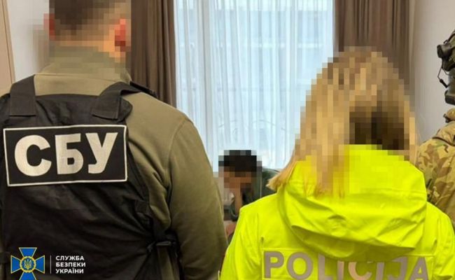 Сотрудники СБУ ворвались в дом дочери митрополита Банченского Лонгина