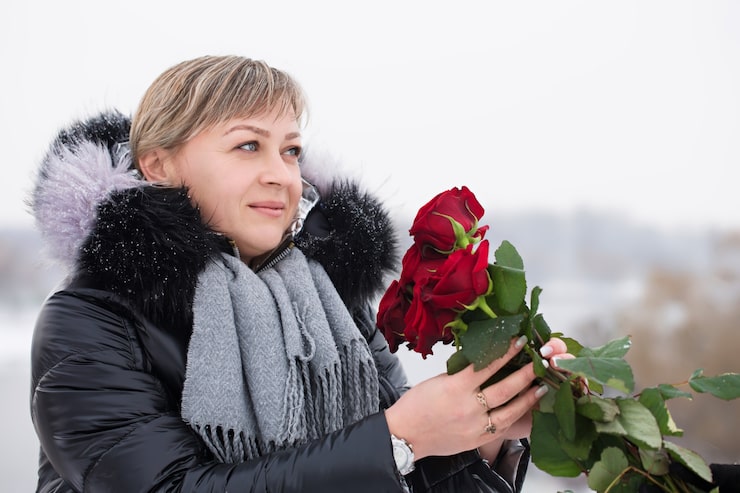 Как укрыть розы на зиму