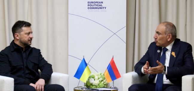 Захарова прокомментировала беседу Пашиняна и Зеленского на английском