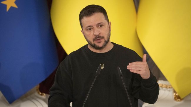 Зеленский заявил, что украинские дроны 9 мая могут ударить по Красной площади