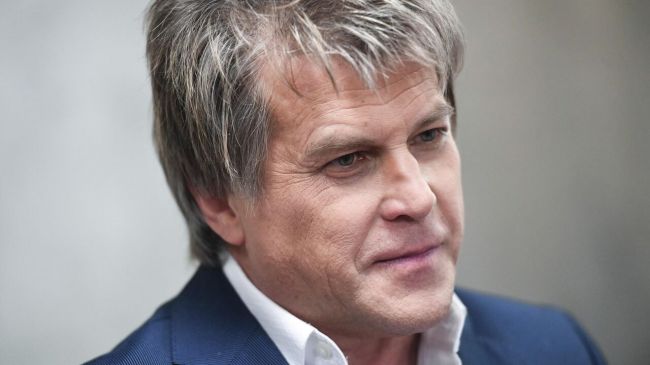 Популярному в 90-х певцу официально запретил выступать лечащий врач
