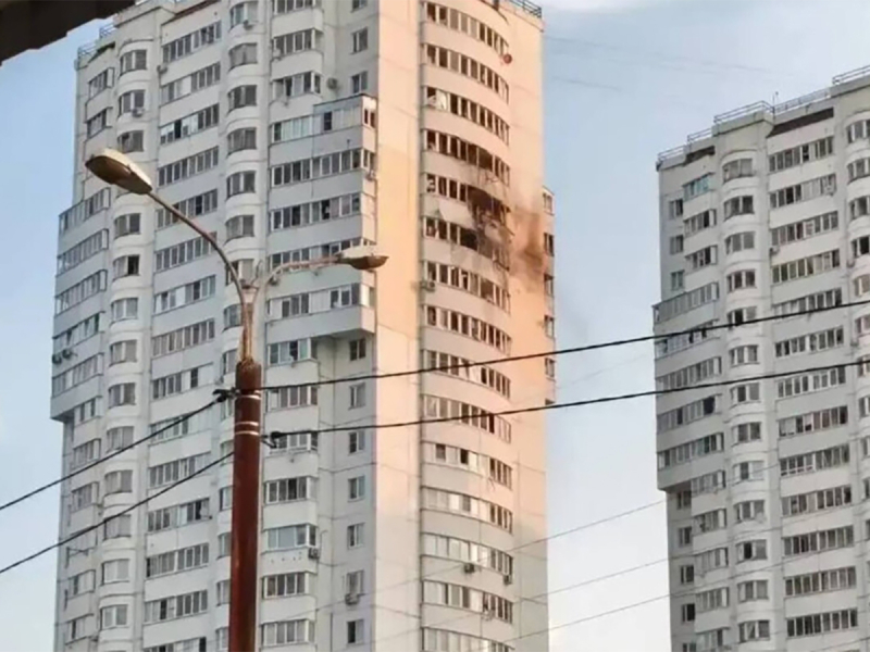 Москву и Подмосковье атаковали почти 400 БПЛА ВСУ: один из дронов попал в жилой дом в Чехове