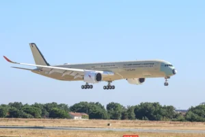 Новый лайнер Airbus установил рекорд продолжительности беспосадочного перелета: сможете угадать, сколько он провел в воздухе?