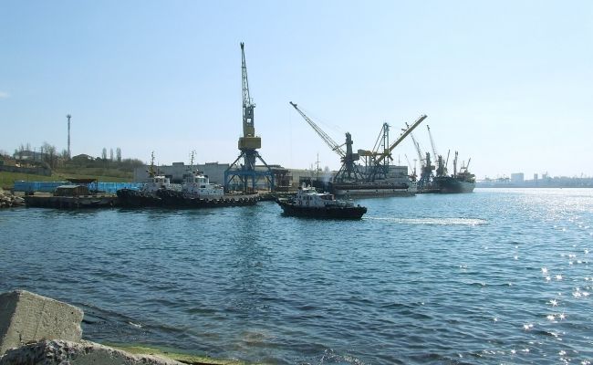Опасно тут у вас: Maersk прекращает работу с украинским портом Черноморск