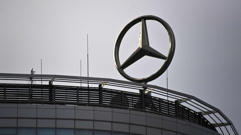Риск возгорания: концерн отзывает более 131 тысячи грузовиков Mercedes-Benz