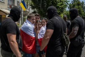 На Украине ультраправые устроили охоту на граждан Польши