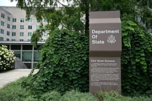 Россияне снова могут получить визу в США: суд заблокировал массовую приостановку иммиграционных виз, введенную администрацией Трампа