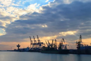Украина потеряла 1,75 млрд долларов из-за простоя морских портов