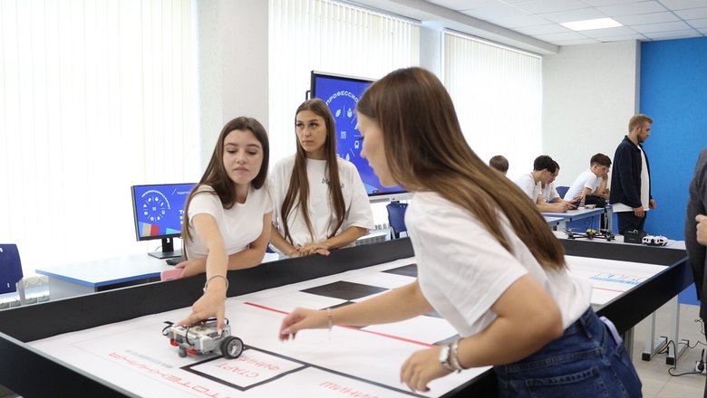 В Омске открыли 3 новых кластера «Профессионалитета»