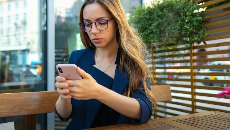 Врач Чернышова: смартфон является рассадником вирусных инфекций