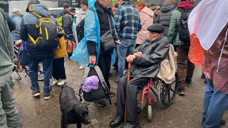 «Люди не хотели уезжать без питомцев»: Как из многострадальных Алешек эвакуировали животных